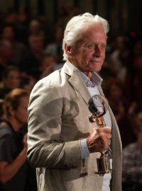 Michael Douglas se staronovou festivalovou cenou