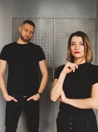 Jasmína a Pavel Houdek spolu vedou iniciativu Moderní sebeobrana. Věnují se dlouhodobě prevenci sexualizovaného násilí