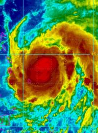 Hurikán Maria 18. září na satelitním snímku amerického Národního úřadu pro oceán a atmosféru (NOAA)