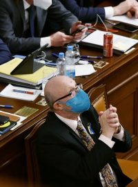 Ministr zdravotnictví Vlastimil Válek po schválení pandemického zákona