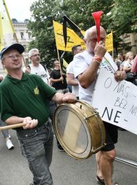 Průvodu se podle policie účastnilo asi 2000 lidí. Protestovali proti nastavení dotací ve prospěch malých farmářů.