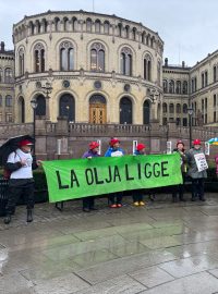 Organizace Prarodiče za klima před norským parlamentem