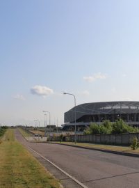 V historickém centru Lvova stadion stát nemohl, a tak stojí stranou hlavního dění