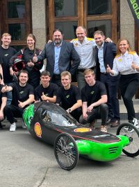 Tým Green Gliders z ČVUT pracující na úsporném autě