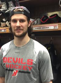 Pavel Zacha je zpět v kabině New Jersey Devils