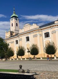 Slovenské město Topolčany je letitá bašta Roberta Fica, muže, který možná zase vyhraje parlamentní volby na Slovensku. Bývalý premiér z Topolčan pochází, a kdyby záleželo jenom na Topolčanech, tak vyhraje volby pokaždé