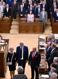 Noví poslanci za ANO skládají slib v Poslanecké sněmovně ČR (zleva Kamila Bláhová, Jaromír Dědeček, Miroslav Samaš)