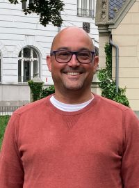 Rajendra Chitnis, bohemista indického původu pedagog na oxfordské univerzitě