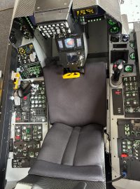 Simulátor F-16 je podle české legislativy zařazen mezi vojenský materiál, a proto jeho vývoz podléhá zvláštnímu povolovacímu režimu