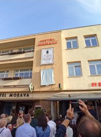 Městečko na pomezí Čech a Moravy si herci z Divadla Járy Cimrmana oblíbili natolik, že žádný rok nemůže chybět v plánu zájezdů