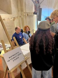 Lidé si připomněli Foglarovu Záhadu hlavolamu mistrovstvím vyjmutí ježka z klece. Kniha slaví 85 let