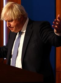 Boris Johnson během tiskové konference 8. prosince 2021