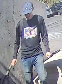 Podezřelý z vraždy Kirka na záznamech z bezpečnostních kamer