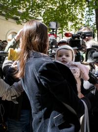 Neformální uskupení Kojící guerilla, kojení na veřejnosti