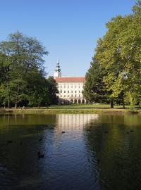 Pohled na Arcibiskupský zámek v Kroměříži z Podzámecké zahrady