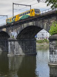 Viadukt nad levým ramenem Vltavy