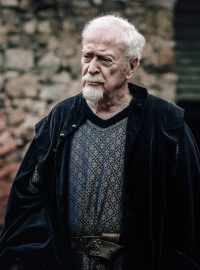 Michael Caine jako lord Boreš