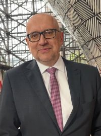 Ministr Bek při příchodu do budovy Evropské rady.