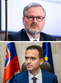 Premiéři zemí V4: český Petr Fiala, maďarský Viktor Orbán, slovenský Ľudovít Ódor a polský Mateusz Morawiecki