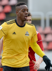 Útočník Ibrahim Keita (vlevo) je druhou letní posilou fotbalistů Bohemians 1905. Šestatřicetiletý defenzivní univerzál Marek Janečka se vrátil k fotbalistům Karviné, odkud v lednu zamířil na rodné Slovensko do Trnavy