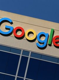 Firmy Google a Facebook