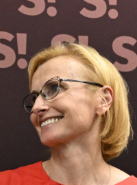 Šéfka SOCDEM Jana Maláčová (vlevo) a předsedkyně KSČM Kateřina Konečná