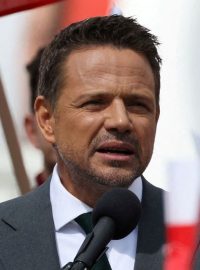 Varšavský starosta Rafał Trzaskowski, kandidát vládní Občanské koalice, a uchazeč za opoziční Právo a spravedlnost Karol Nawrocki