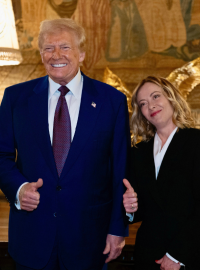 Italská premiérka Giorgia Meloniová udržuje vstřícné vztahy jak s ukrajinským prezidentem Volodymyrem Zelenským, tak s americkým prezidentem Donaldem Trumpem