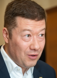 Zleva předsedové SPD Tomio Okamura, ODS Petr Fiala a Motoristů sobě Petr Macinka