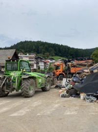 Velká voda, která se prohnala Slovinskem, poškodila rozvod vody a nechala za sebou nepořádek, který teď místní uklízí