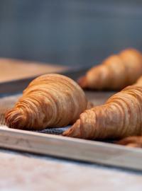 Pekař z francouzského Nice bojuje za záchranu tradičních croissantů. Už kvůli tomu napsal dopis i francouzskému premiérovi.