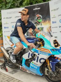 Oliver König na tiskové konferenci před domácím závodem mistrovství světa superbiků v Mostě