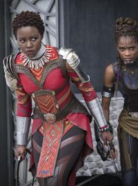 Lupita Nyong&#039;o a Letitia Wrightová ve filmu Black Panther