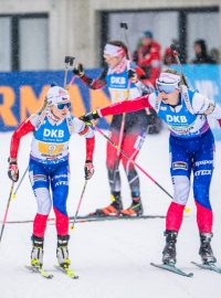 Předávka českých reprezentantek Terezy Voborníkové a Lucie Charvátové