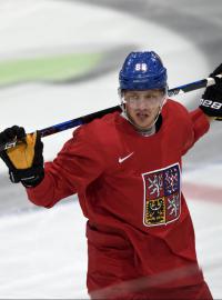 Útočník české reprezentace David Pastrňák (vpravo) spolu s Jakubem Voráčkem
