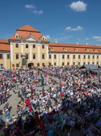 Slavnostní poutní mší svatou pokračovaly 5. července na Velehradě na Uherskohradišťsku cyrilometodějské Dny lidí dobré vůle, kterými se připomíná příchod věrozvěstů sv. Cyrila a Metoděje na Velkou Moravu v roce 863.