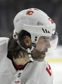 Jaromír Jágr v dresu Calgary Flames. To je prvním kanadským klubem, za který Jaromír Jágr hrál