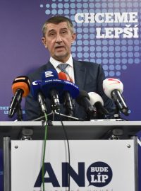 Martin Stropnický, Richard Brabec a Andrej Babiš po pondělním jednání s kandidáty na ministry v sídle hnutí ANO na pražském Chodově