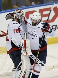 Michal Kempný a Braden Holtby