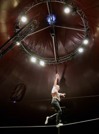 švýcarský akrobat David Dimtri přivezl na festival Arena své představení L&#039;homme Cirque