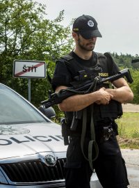 Policisté v Bioparku Štít, ze kterého utekli dva tygři a lev.