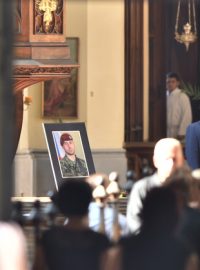 Kostela svatého Jana Nepomuckého v Hluboké nad Vltavou, kde se rodina a veřejnost rozloučí s vojákem Kamilem Benešem.