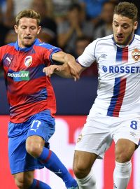 Patrik Hrošovský v souboji s Nikolou Vlašićem z CSKA Moskva.