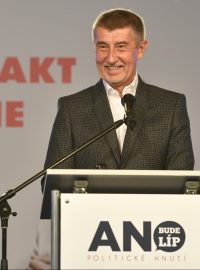 Premiér a předseda hnutí ANO Andrej Babiš ve volebním štábu v obchodním domě Kotva v Praze.