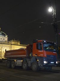 Pražská Technická správa komunikací zahájila zatěžovací zkoušky na mostu Legií