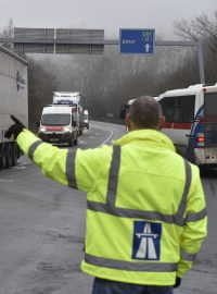 Silničáři v pátek otevřeli nový, 85 metrů dlouhý most na silnici I/43 u Černé Hory, původní již nešel opravit