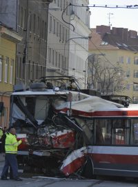 Těžká či středně těžká zranění utrpělo 13 lidí