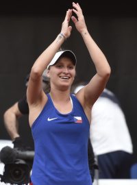 Markéta Vondroušová zařídila proti Kanadě dva body