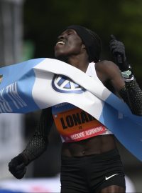 Izraelská reprezentantka Lonah Salpeterová vyhrála Pražský maraton v novém traťovém rekordu