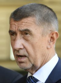 Šéf ČSSD a ministr vnitra Jan Hamáček (vlevo) a premiér a šéf hnutí ANO Andrej Babiš